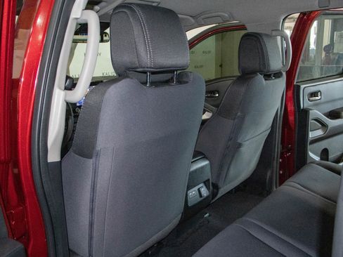 Used 2024 Nissan Frontier SV w/ SV Convenience Package RWD image 9