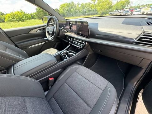 Used 2026 Chevrolet Traverse LT w/ Driver Confidence Package FWD image 30