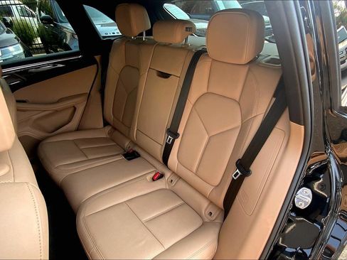 Used 2024 Porsche Macan AWD/4WD image 20