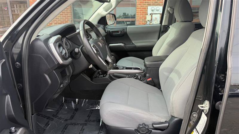 Used 2019 Toyota Tacoma SR5 AWD/4WD image 25