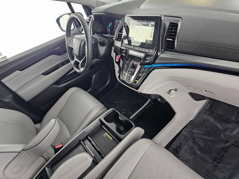 Used 2024 Honda Odyssey Elite image 11