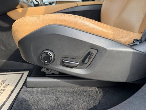 Used 2018 Volvo XC90 T6 Momentum w/ Convenience Package AWD/4WD image 15