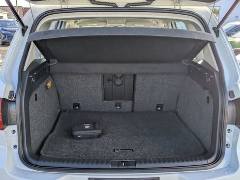 Used 2017 Volkswagen Tiguan S image 28