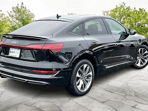 Used 2021 Audi e-tron Premium Plus w/ Premium Plus Package image 2