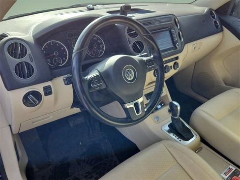 Used 2015 Volkswagen Tiguan SE image 18