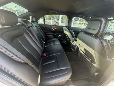 Used 2019 Lincoln Continental Premiere FWD image 11