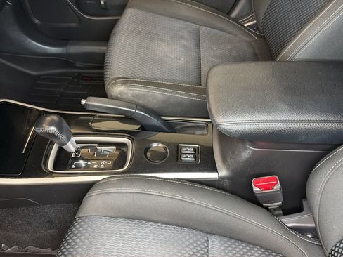 Used 2017 Mitsubishi Outlander SE FWD image 26