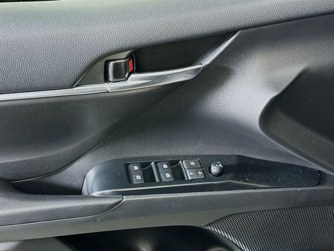 Used 2020 Toyota Camry SE image 15