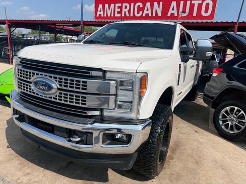 Used 2019 Ford F350 Platinum w/ Platinum Ultimate Package AWD/4WD image 3