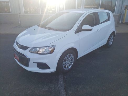Used 2018 Chevrolet Sonic LT image 2