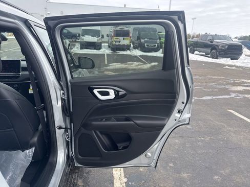 New 2026 Jeep Compass Latitude image 38