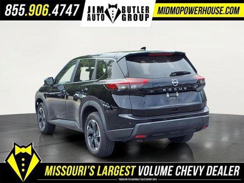 Used 2025 Nissan Rogue SV FWD image 6