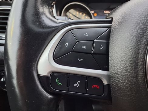 Used 2018 Jeep Compass Limited w/ Navigation Group AWD/4WD image 19