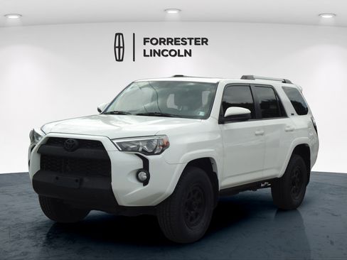 Used 2019 Toyota 4Runner SR5 AWD/4WD image 7