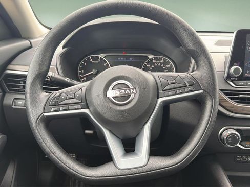 Certified 2025 Nissan Altima 2.5 SV FWD image 9