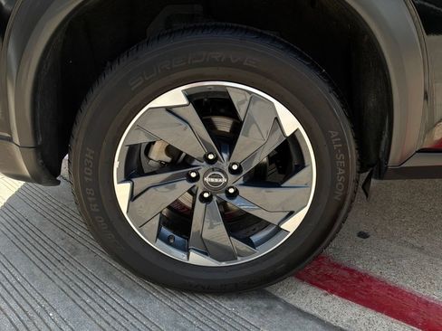 Used 2025 Nissan Rogue SV FWD image 9