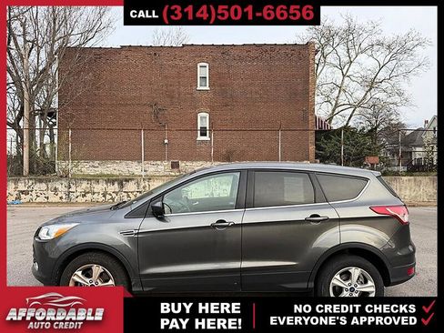 Used 2015 Ford Escape SE image 2