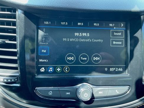 Used 2019 Chevrolet Trax LT w/ LT Convenience Package FWD image 14