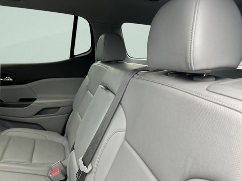 Used 2023 GMC Acadia SLT image 15