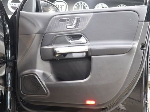 Used 2020 Mercedes-Benz GLB 250 image 22