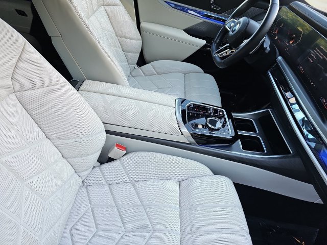 Used 2023 BMW 740i w/ Executive Package RWD image 12