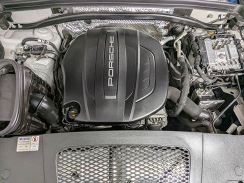 Used 2019 Porsche Macan AWD/4WD image 34