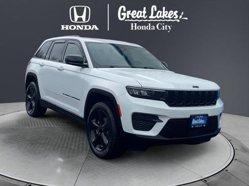 Used 2023 Jeep Grand Cherokee Altitude image 1