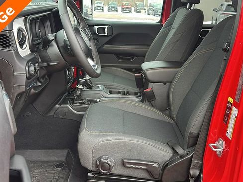 Used 2025 Jeep Wrangler Unlimited Sahara image 14