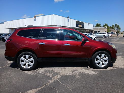 Used 2017 Chevrolet Traverse LT w/ Traveler's Package FWD image 6