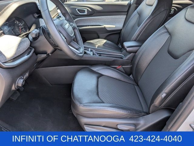 Used 2024 Jeep Compass Latitude AWD/4WD image 18