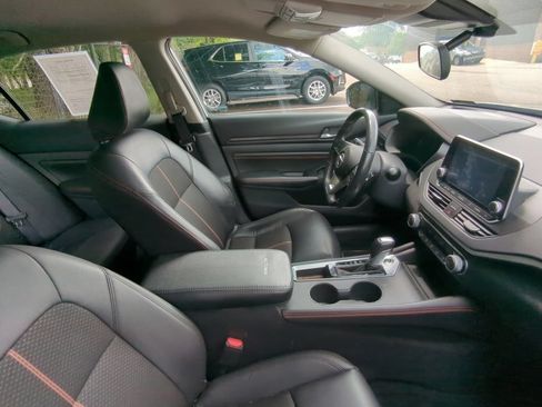 Used 2022 Nissan Altima 2.5 SR FWD image 12