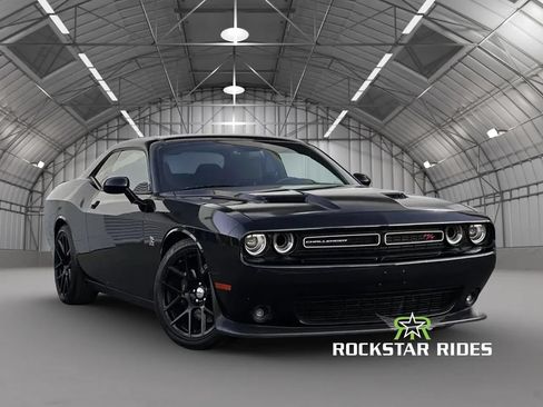 Used 2015 Dodge Challenger R/T Scat Pack w/ Driver Convenience Group RWD image 3