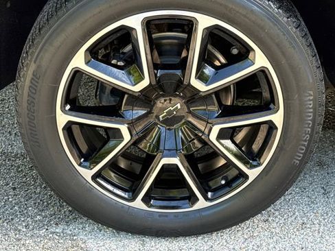 Used 2023 Chevrolet Suburban RST w/ Sport Performance Package image 9