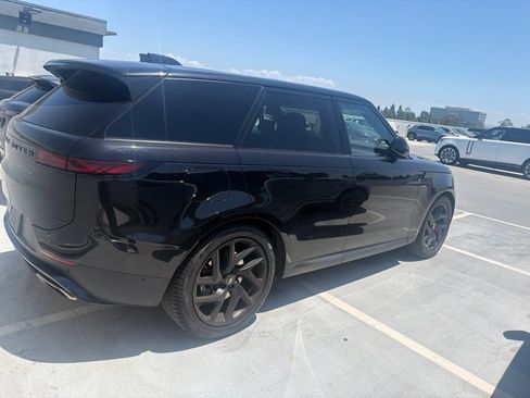 Used 2024 Land Rover Range Rover Sport SE AWD/4WD image 4
