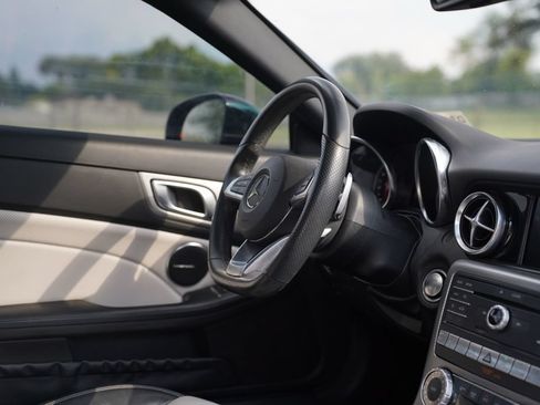 Used 2019 Mercedes-Benz SLC 300 image 14