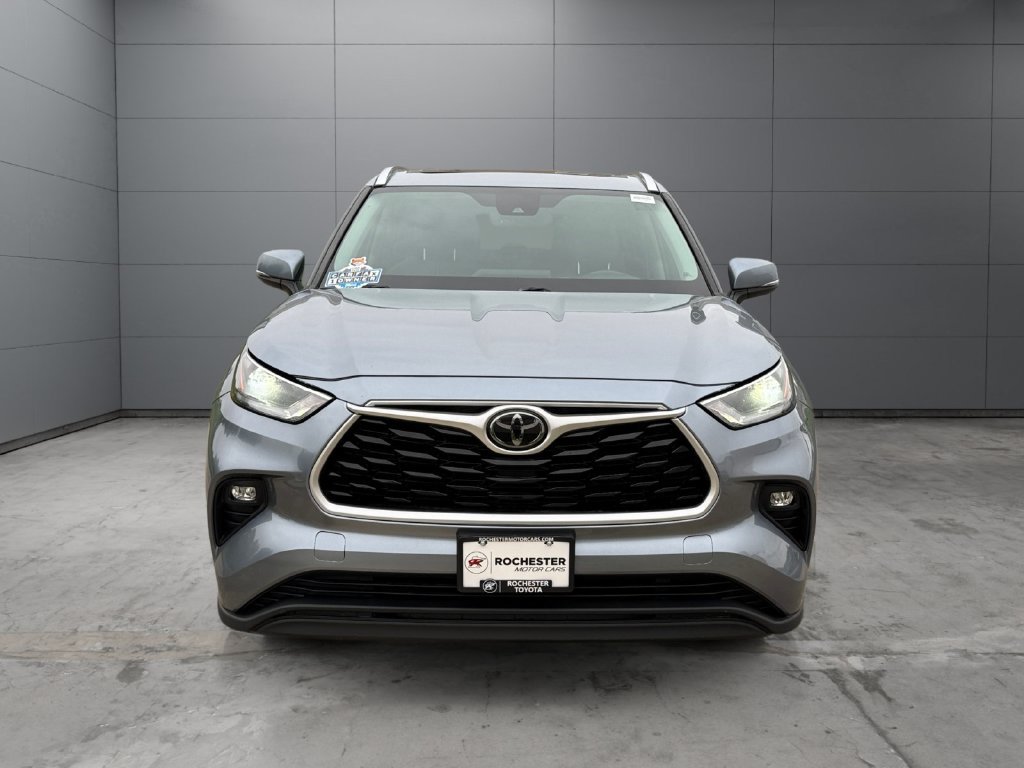 Used 2021 Toyota Highlander XLE AWD/4WD image 8