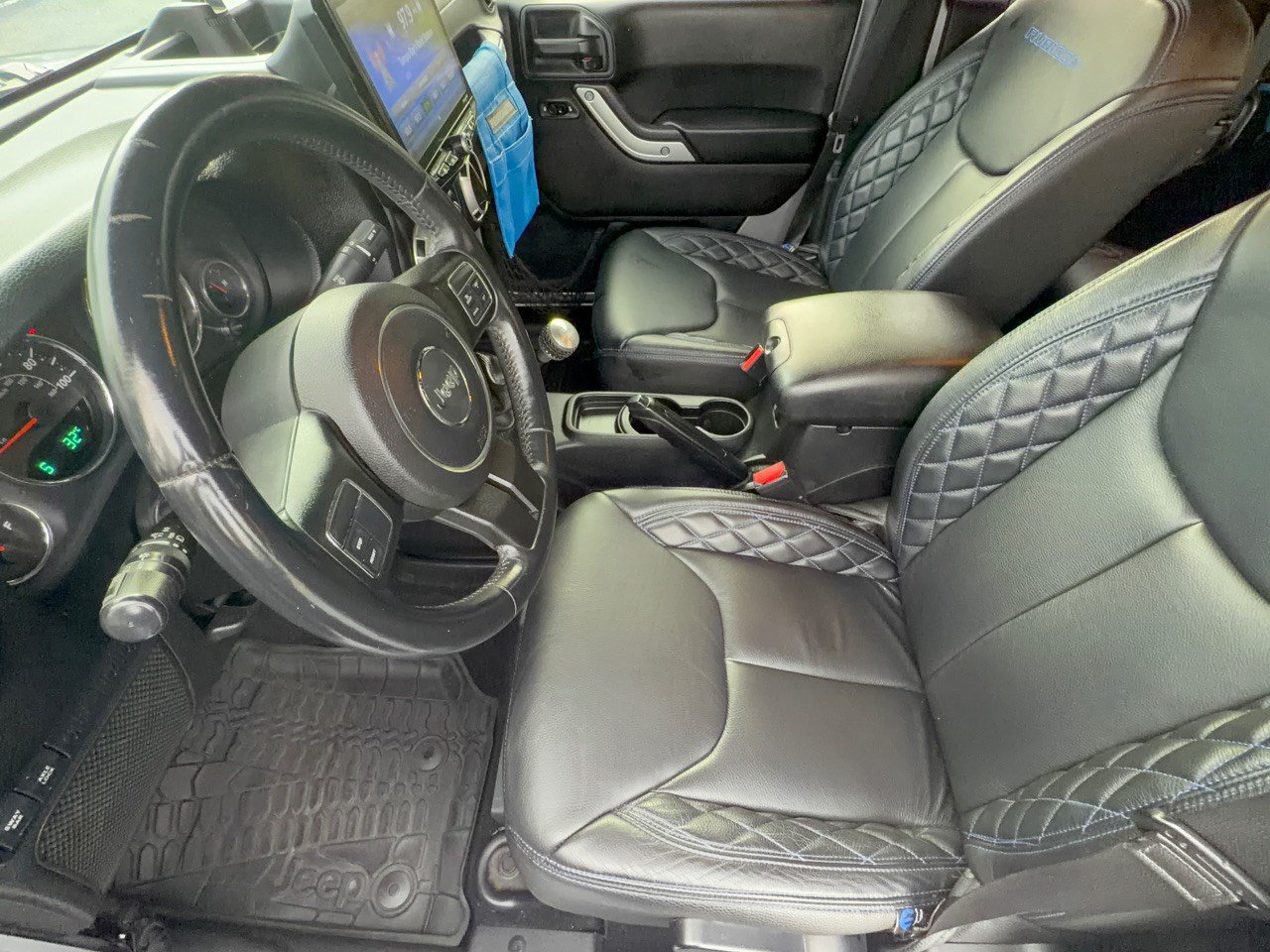 Used 2015 Jeep Wrangler Unlimited Rubicon AWD/4WD image 5