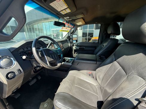 Used 2011 Ford F350 Lariat w/ Lariat Interior Pkg image 3