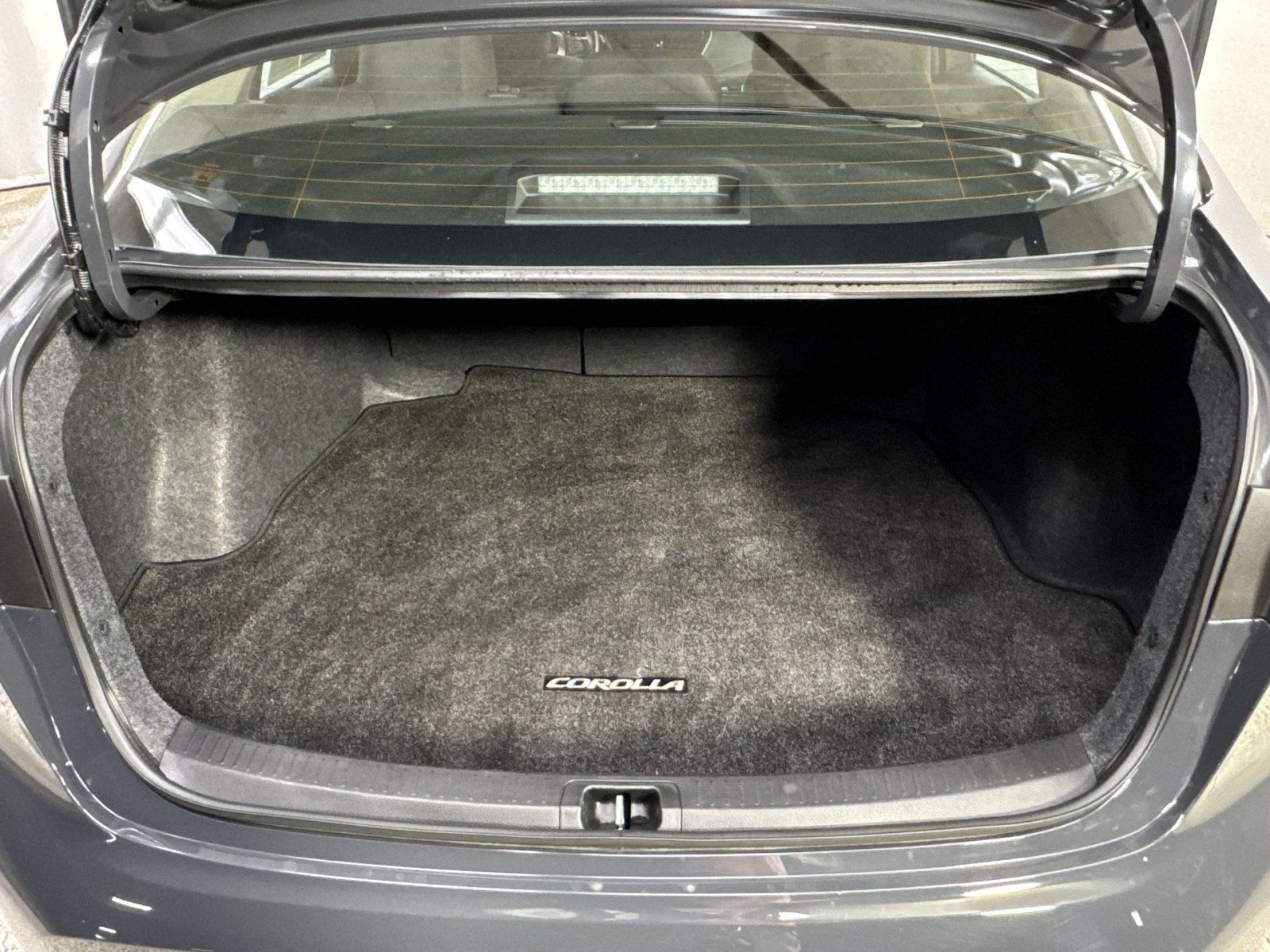 Used 2026 Toyota Corolla LE FWD image 37
