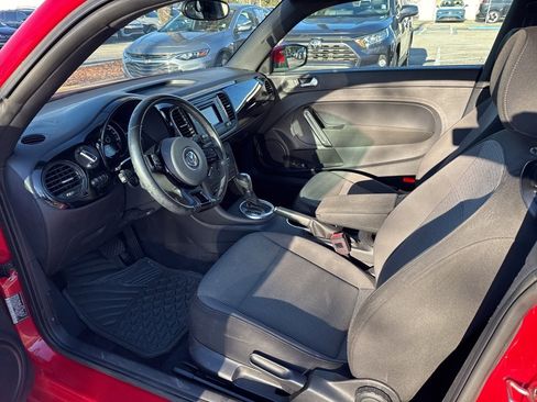 Used 2019 Volkswagen Beetle 2.0T S image 2