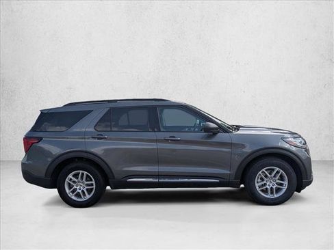 Used 2025 Ford Explorer Active RWD image 4