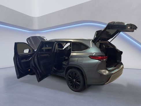 Used 2020 Toyota Highlander Platinum image 10