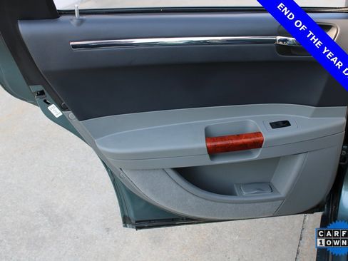 Used 2005 Chrysler 300 C w/ Navigation & Sound Group II image 18
