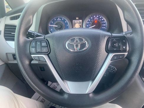 Used 2020 Toyota Sienna LE image 18