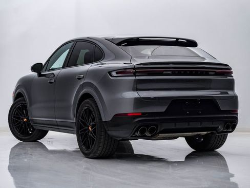 Used 2025 Porsche Cayenne Coupe image 3