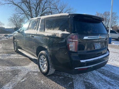 Used 2023 Chevrolet Suburban LT image 5