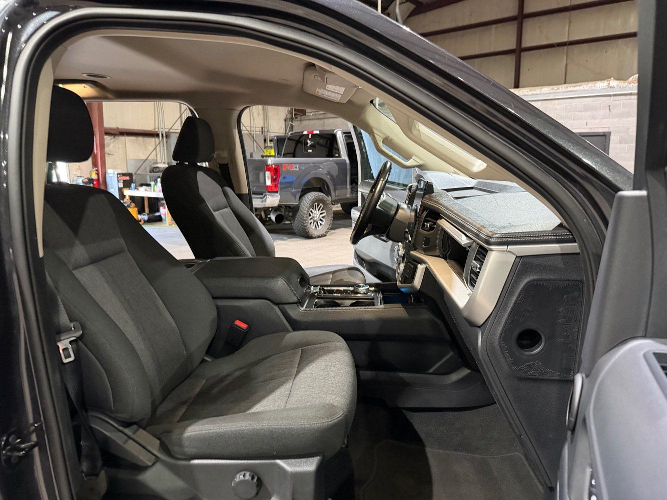 Used 2024 Ford Expedition Max XLT RWD image 26