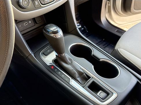 Used 2020 Chevrolet Equinox LS image 11