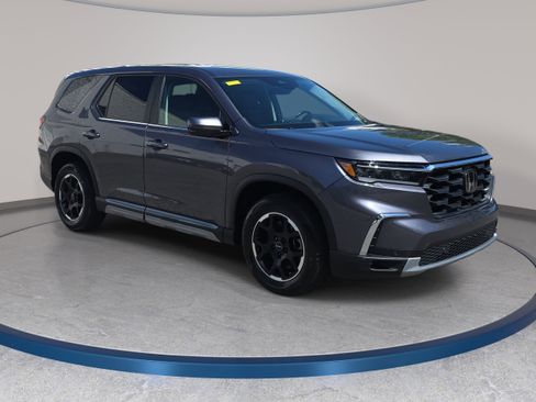 Used 2025 Honda Pilot EX-L image 3