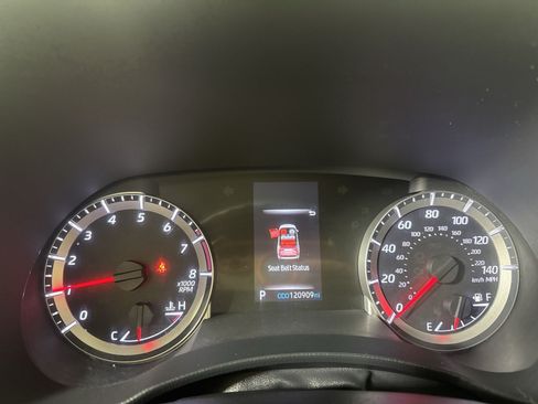 Used 2020 Toyota Highlander L AWD/4WD image 17